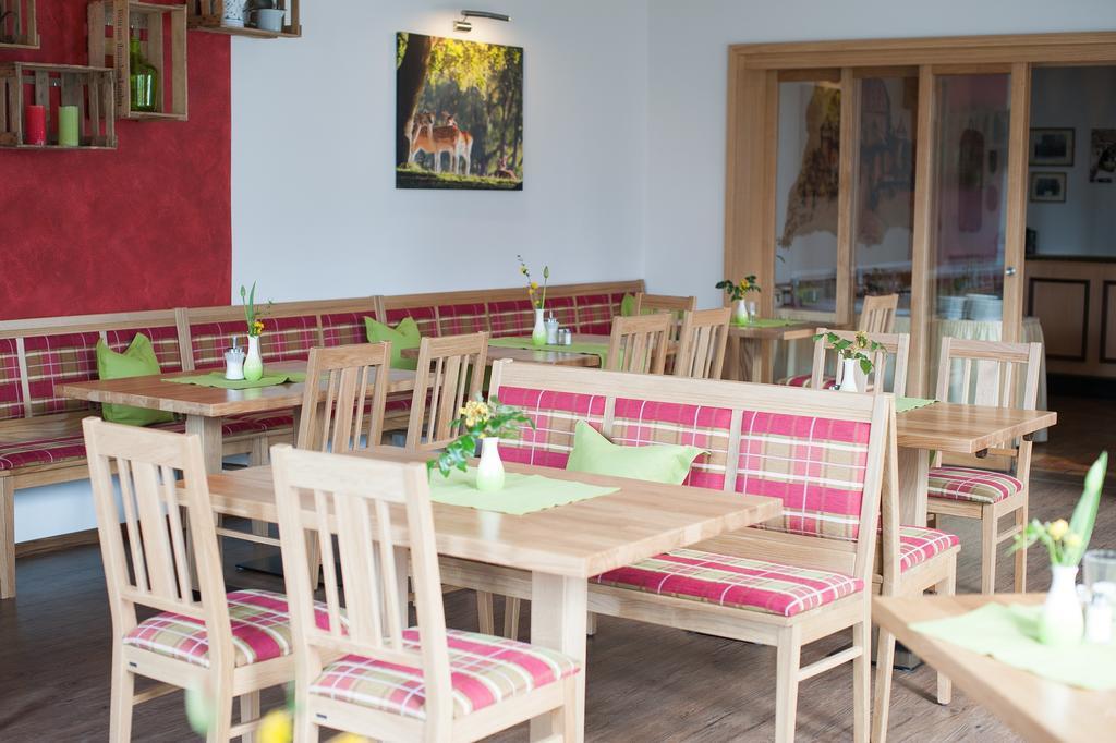 Hotel & Restaurant - Gasthaus Brandner トレンデルブルク エクステリア 写真