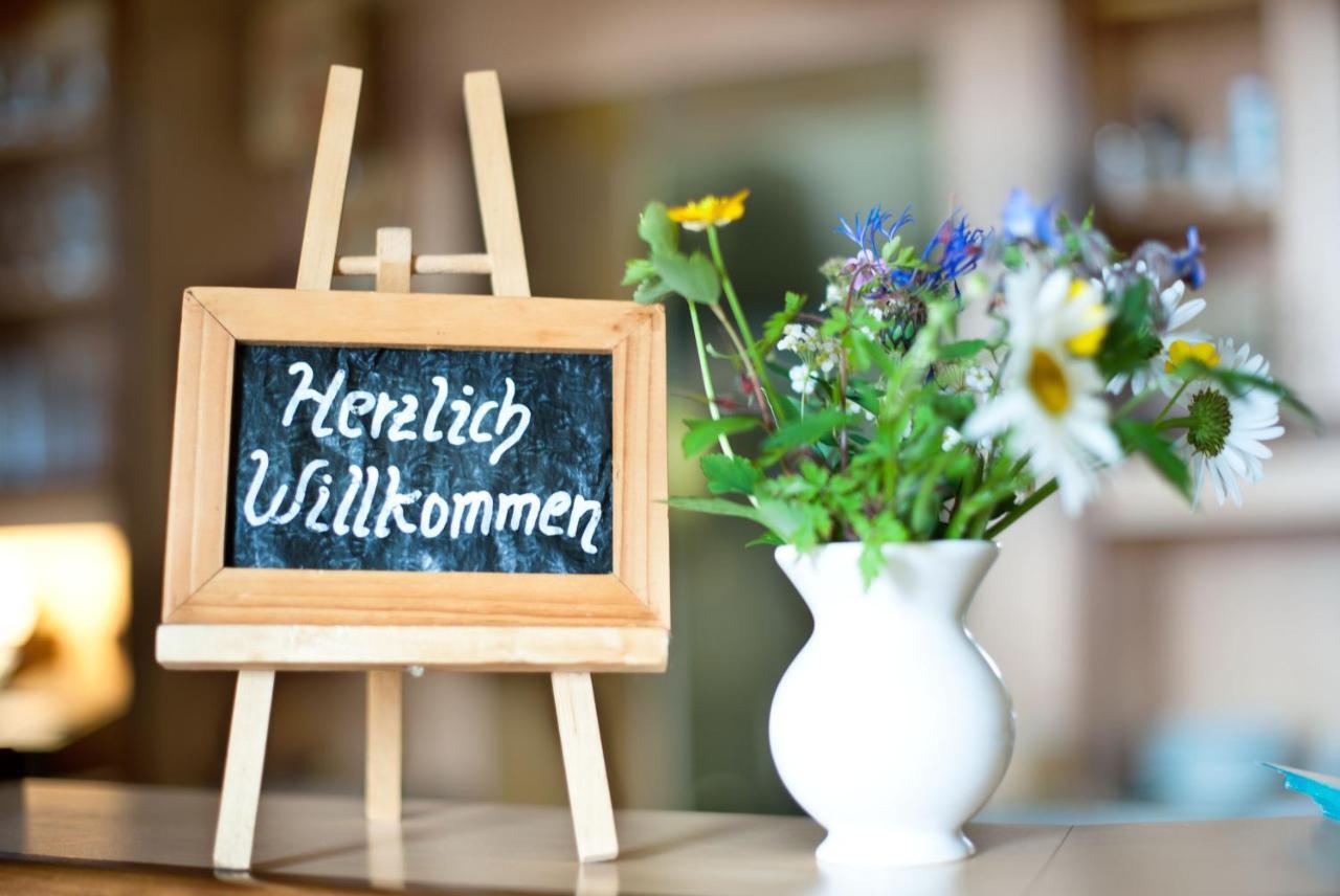 Hotel & Restaurant - Gasthaus Brandner トレンデルブルク エクステリア 写真